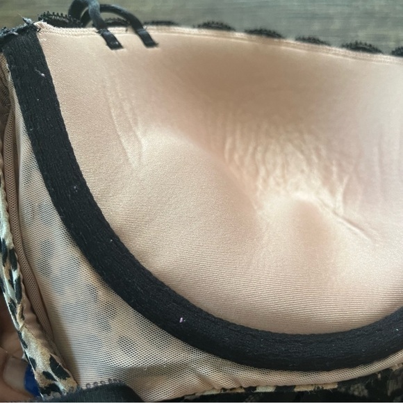 Victoria's Secret Cheetah Print Bra Size 36D - Picture 7 of 9